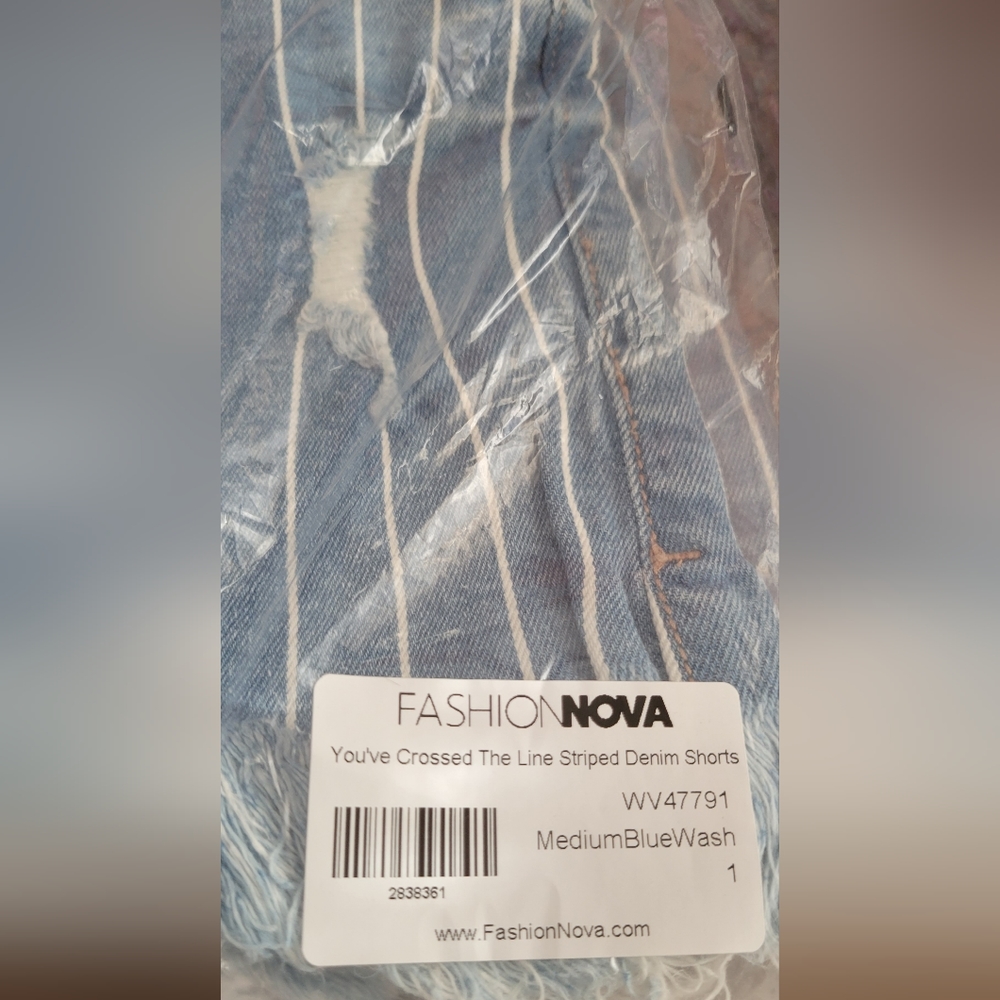 Fashion Nova Striped Denim Shorts *Nwt* - Picture 8 of 9